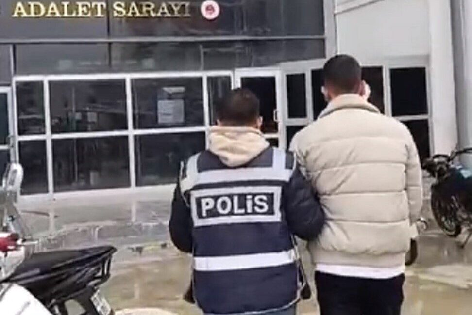 Hatay’ın Antakya ve Arsuz ilçelerinde aranan 3 şahıs, polisin yürüttüğü