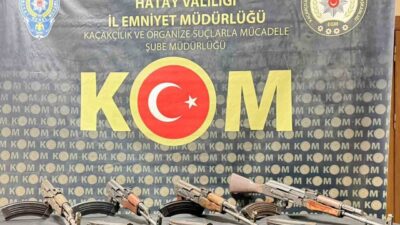 Hatay’da polis ekipleri tarafından gerçekleştirilen operasyonda çuval içerisine saklanmış 4