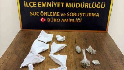 Antakya ilçesinde uyuşturucu satıcılarını yakalamaya yönelik gerçekleştirilen operasyonda 4 şüpheli