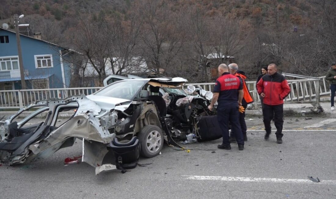 Gümüşhane ilinde meydana gelen trafik kazasında bir aile yaralandı. Sürücü,