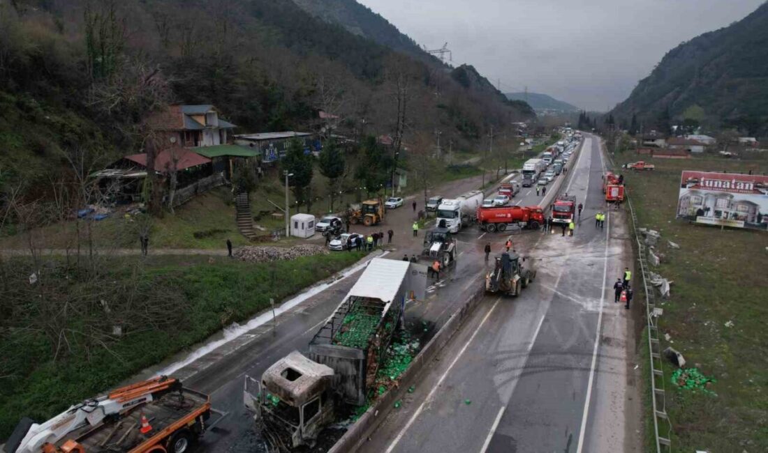 Sakarya’da D-650 kara yolunda meydana gelen bir trafik kazasında iki