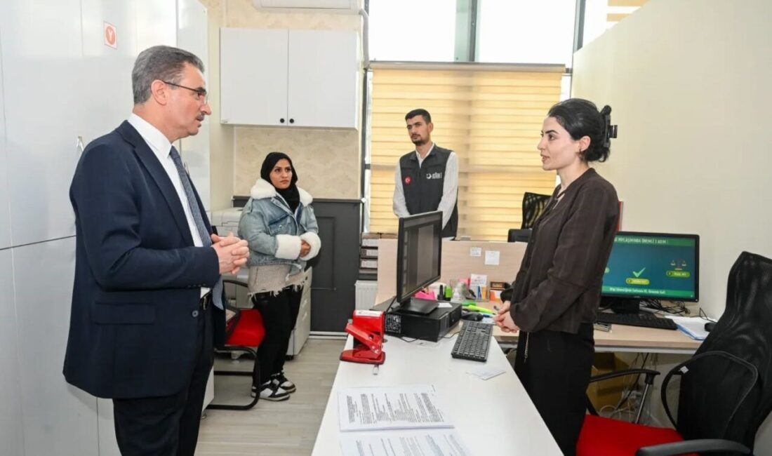 Erzurum Valisi Aydın Baruş, bugün Erzurum İl Göç İdaresi Müdürlüğü’nü