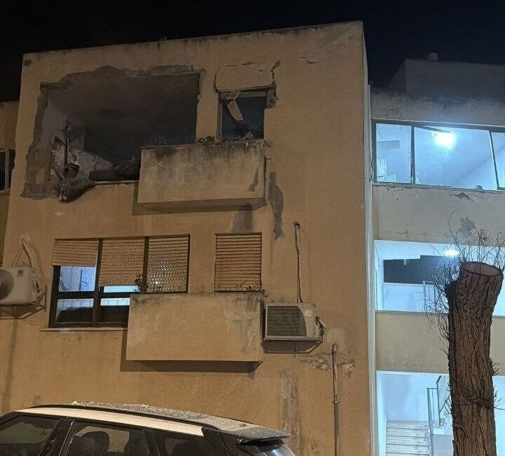 İran, İsrail’in kuzey bölgesine parça tesirli mühimmat taşıyan balistik füze