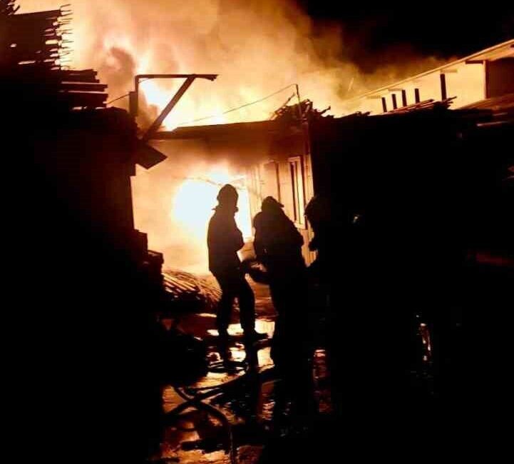 Bodrum ilçesindeki bir narenciye bahçesindeki personel lojmanı ve depo olarak