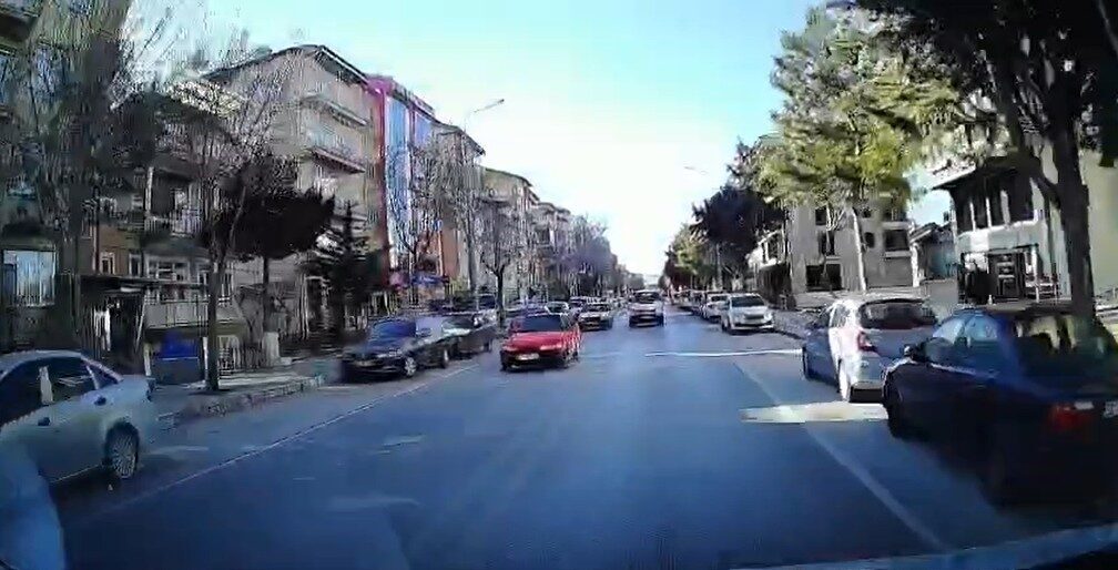 Isparta’da Karaağaç Mahallesi’nde meydana gelen bir kaza, hatalı sollama girişimi