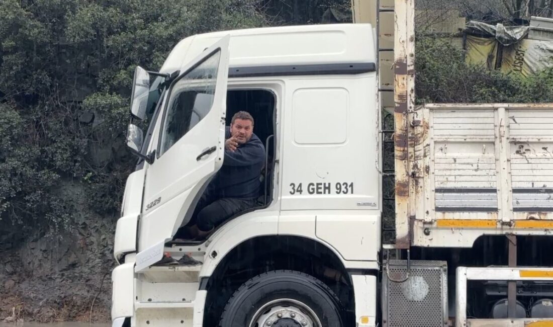 İstanbul’da etkili olan şiddetli yağışlar hayatı olumsuz etkiledi. Cendere Yolu’nda