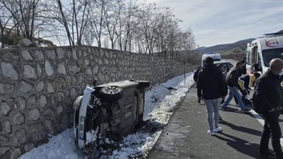 Bingöl’de meydana gelen bir trafik kazasında, bir aracın istinat duvarına