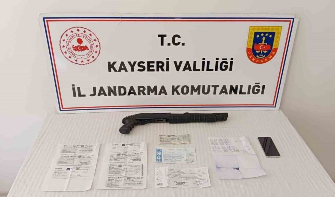 Kayseri’de jandarma ekiplerince gerçekleştirilen operasyonda tefecilik suçlamasıyla aranan bir kişi