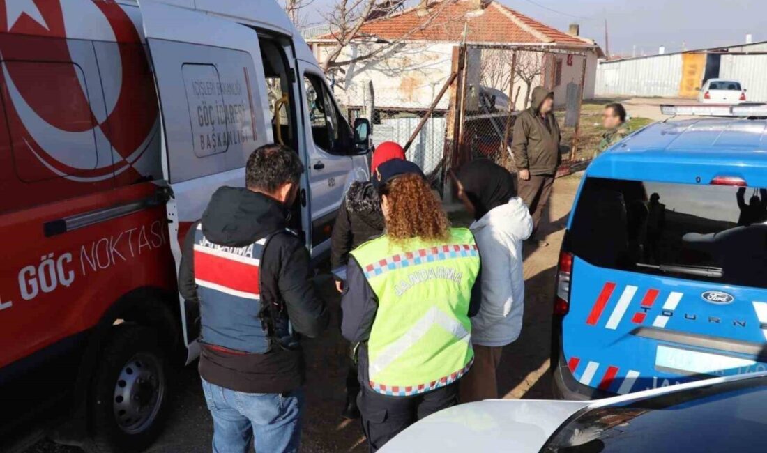 Kırşehir İl Jandarma Komutanlığı’nın gerçekleştirdiği operasyonlarda 19 kişinin kaçak yollarla
