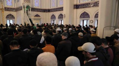 Tokyo ve çevresinde ikamet eden binlerce Müslüman, Ramazan Bayramı’nı Tokyo