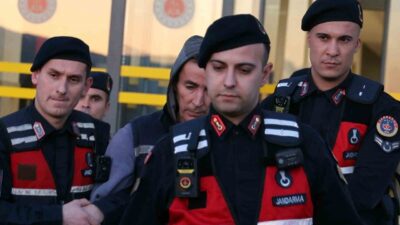 Muğla’nın Kavaklıdere ilçesinde bir adam, eşini bıçaklayarak öldürdükten sonra tutuklandı.