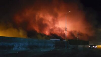 Kadirli Organize Sanayi Bölgesi’ndeki tavuk fabrikasında çıkan yangın sabaha karşı