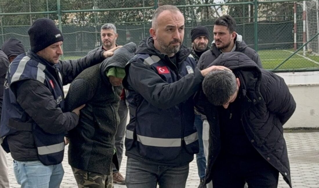 Samsun’da, bir dönem pencereden düşmek üzere olan bir çocuğu kurtarıp