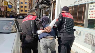 Kırşehir’de bir kahvehaneye silahla ateş ederek 2 kişiyi yaralayan şüpheli