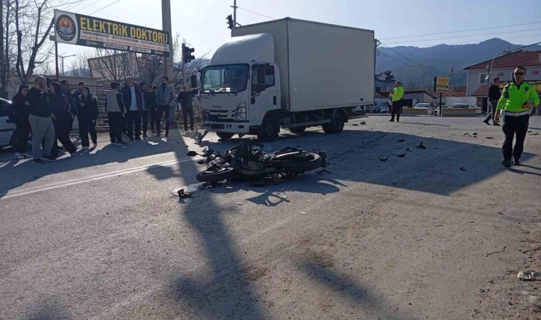 Gölhisar ilçesinde meydana gelen trafik kazasında bir kadın motosiklet sürücüsü