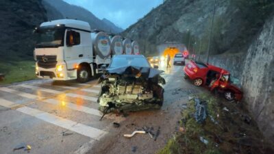 Karabük’te iki aracın çarpışması sonucu meydana gelen trafik kazasında 1