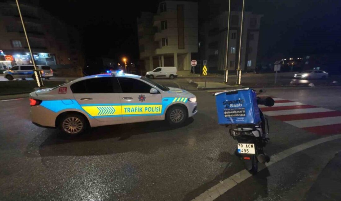 Karaman ilinde, yağmur nedeniyle kayganlaşan yol üzerinde meydana gelen trafik