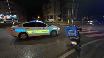 Karaman ilinde, yağmur nedeniyle kayganlaşan yol üzerinde meydana gelen trafik