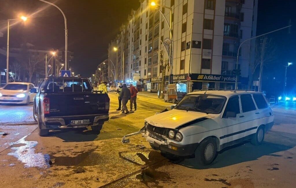 Konya’nın Karapınar ilçesinde gerçekleşen bir trafik kazasında bir kişi hafif