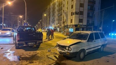 Konya’nın Karapınar ilçesinde gerçekleşen bir trafik kazasında bir kişi hafif