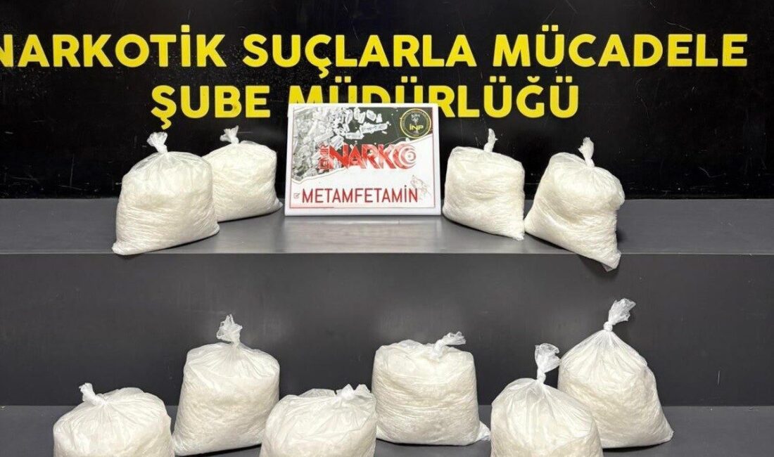 İzmir’in Konak ilçesinde gerçekleştirilen kargo aramasında 9 kilo 620 gram