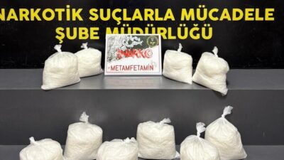 İzmir’in Konak ilçesinde gerçekleştirilen kargo aramasında 9 kilo 620 gram