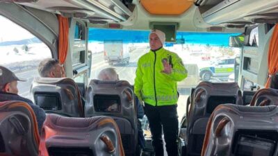 Kars’ta, şehirlerarası yollarda olan vatandaşların emniyetli bir şekilde seyahat etmelerini