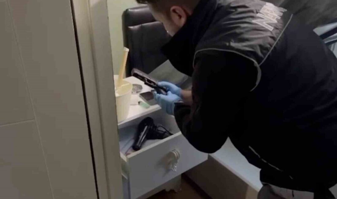 Kastamonu’da polis ekipleri tarafından düzenlenen 2 ayrı uyuşturucu operasyonunda yakalanan