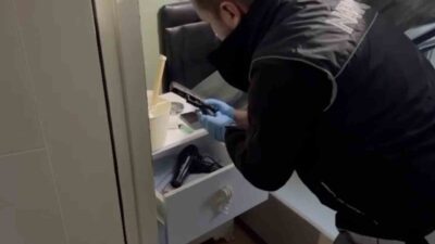 Kastamonu’da polis ekipleri tarafından düzenlenen 2 ayrı uyuşturucu operasyonunda yakalanan