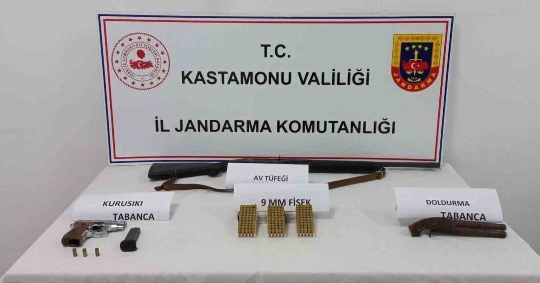 Kastamonu ilinde Jandarma ekipleri tarafından gerçekleştirilen operasyonda 4 tabanca, 1