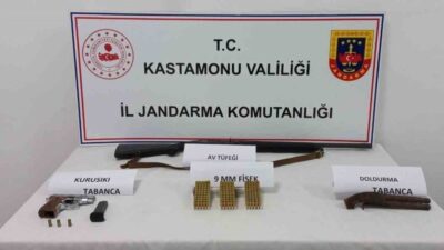 Kastamonu ilinde Jandarma ekipleri tarafından gerçekleştirilen operasyonda 4 tabanca, 1