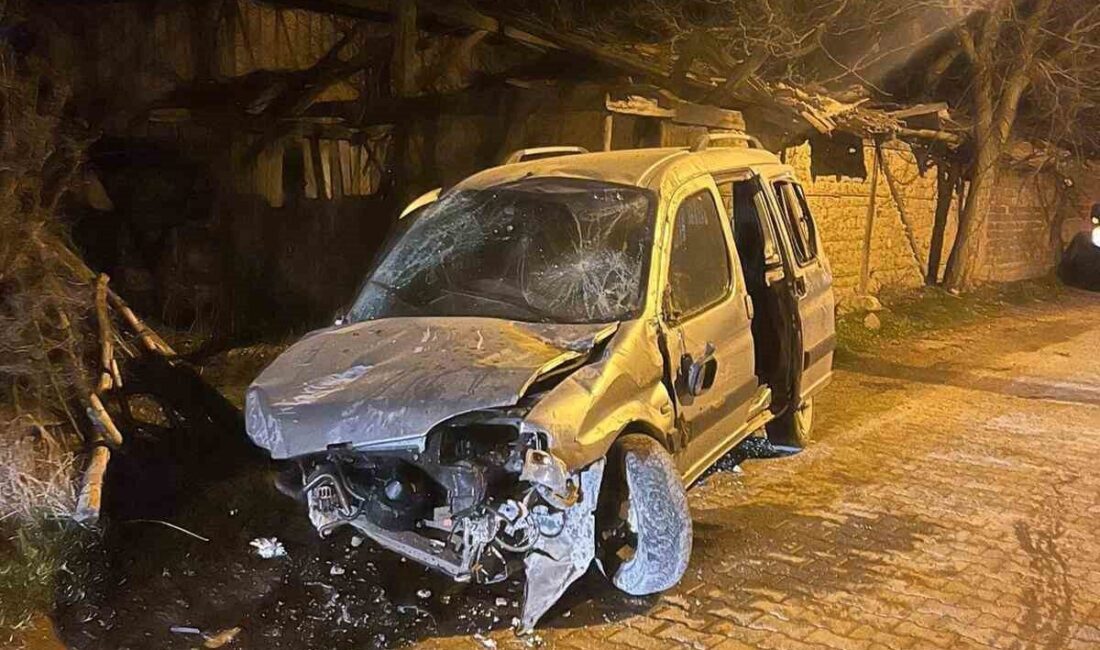 Taşköprü ilçesinde meydana gelen trafik kazasında, bir kişi taşa çarpması