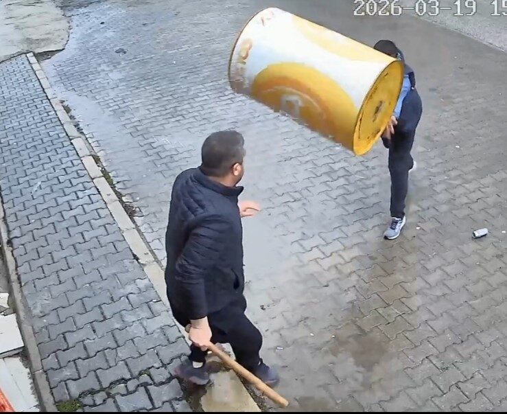 Afyonkarahisar ilinde bir tekel bayisinde meydana gelen kavga, güvenlik kameraları