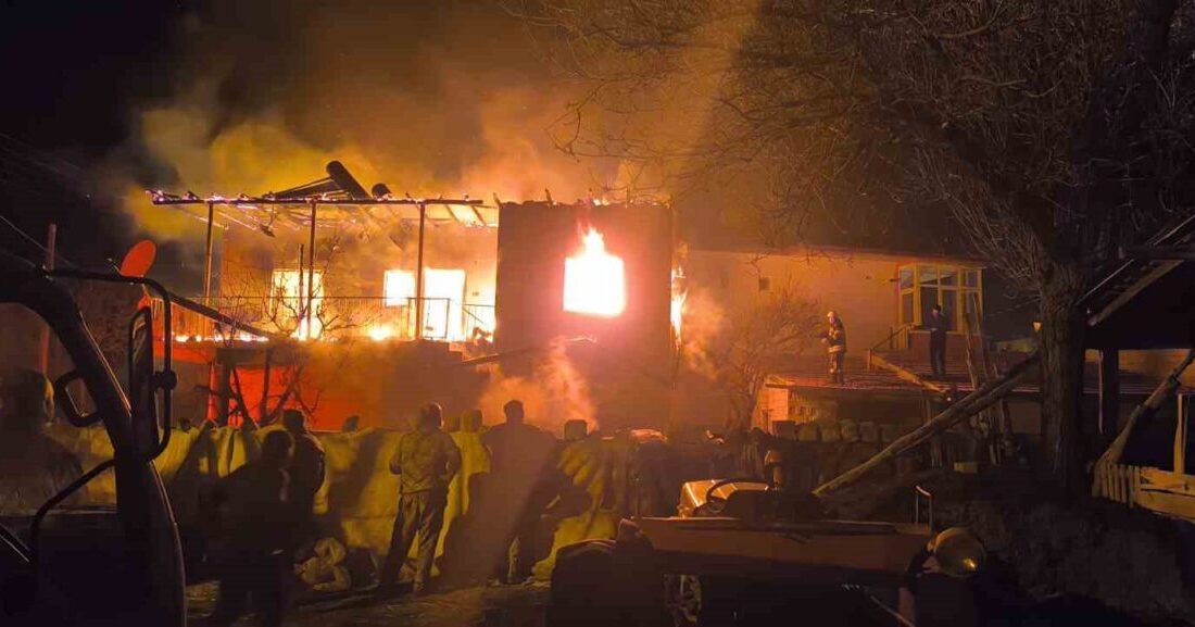 Develi ilçesinde, Gazi Mahallesi’nde bulunan bir evde gece geç saatlerde