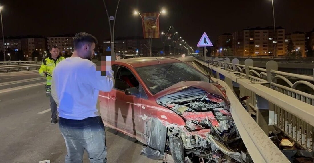 Kocasinan ilçesinde meydana gelen bir trafik kazasında, bir otomobil kontrolsüz