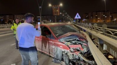 Kocasinan ilçesinde meydana gelen bir trafik kazasında, bir otomobil kontrolsüz