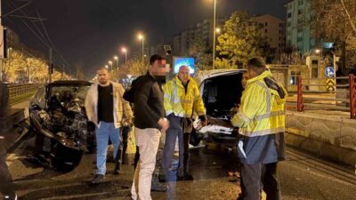 Kayseri’nin Melikgazi ilçesinde gece geç saatlerde meydana gelen trafik kazasında,