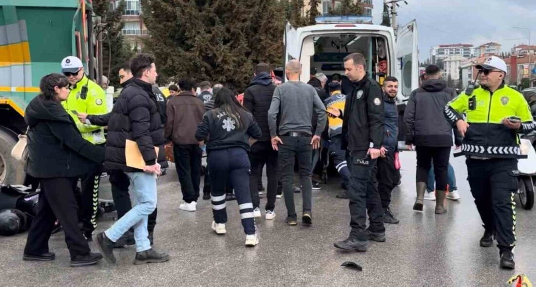 Edirne’de yaşanan trafik kazasında, kamyonun altına çekilen motosiklette bulunan iki