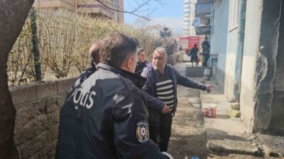 Kayseri’nin Melikgazi ilçesinde bir apartmanın bahçesinde çıkan yangınla ilgili kahramanlık
