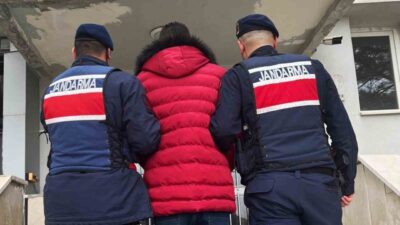 Kırıkkale’de jandarma ekipleri, aranan kişilere yönelik gerçekleştirilen operasyonlarda 2 hükümlünün