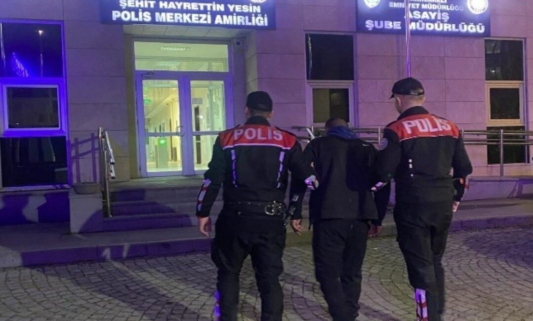 Kırklareli’de polis tarafından gerçekleştirilen kontrollerde aranan 8 kişi yakalandı. Kırklareli