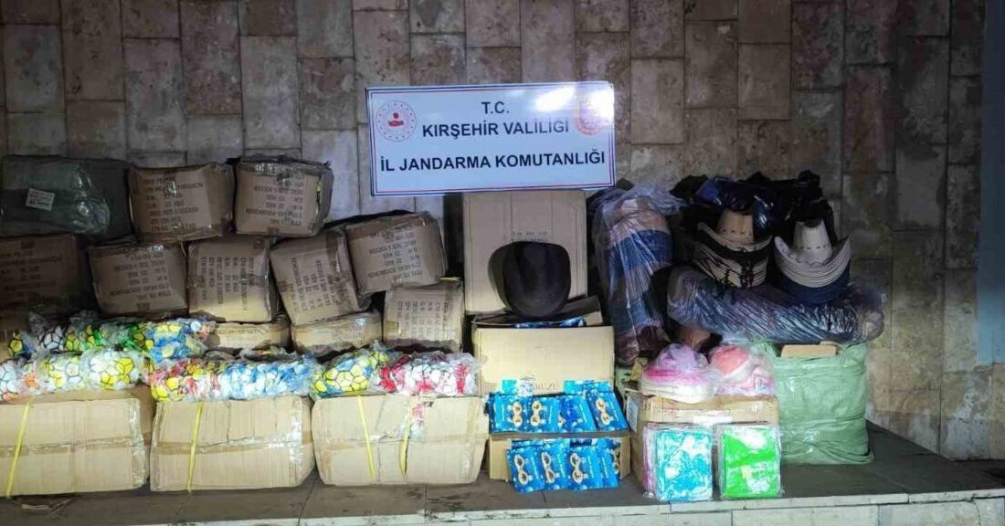 Kırşehir’de jandarma ekipleri, yol kontrol noktasında durdurdukları bir araçta Çin