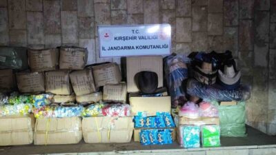 Kırşehir’de jandarma ekipleri, yol kontrol noktasında durdurdukları bir araçta Çin