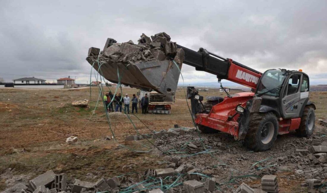 Kırşehir’de yaşanan bir olayda, seyir halindeki bir kamyonun direksiyonunun kilitlenmesi