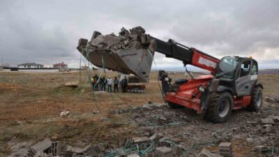 Kırşehir’de yaşanan bir olayda, seyir halindeki bir kamyonun direksiyonunun kilitlenmesi