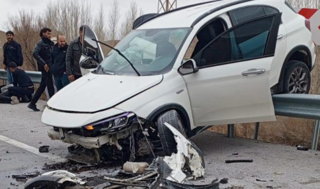 Van’ın Gürpınar ilçesinde meydana gelen trafik kazasında, yağış nedeniyle kayganlaşan