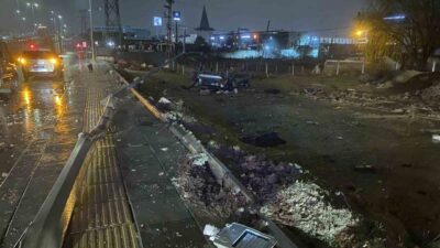 Ankara’nın Yenimahalle ilçesinde bir otomobil sürücüsü, önce yol ayrımındaki bariyere,
