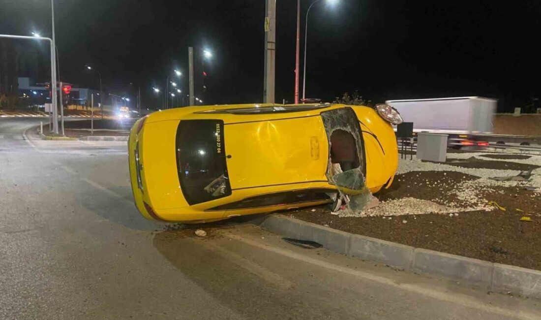 Afyonkarahisar’da meydana gelen trafik kazasında, kontrolden çıkan bir ticari taksi