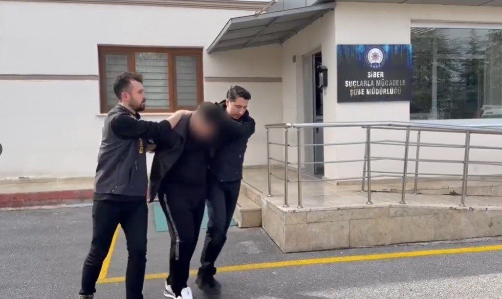 Konya’da yapılan operasyonlarda, farklı illerden dolandırıcılık suçundan aranan ve toplamda