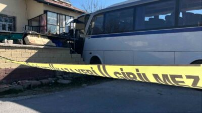 Konya’da meydana gelen feci kazada, öğrenci servisi ile belediye otobüsü